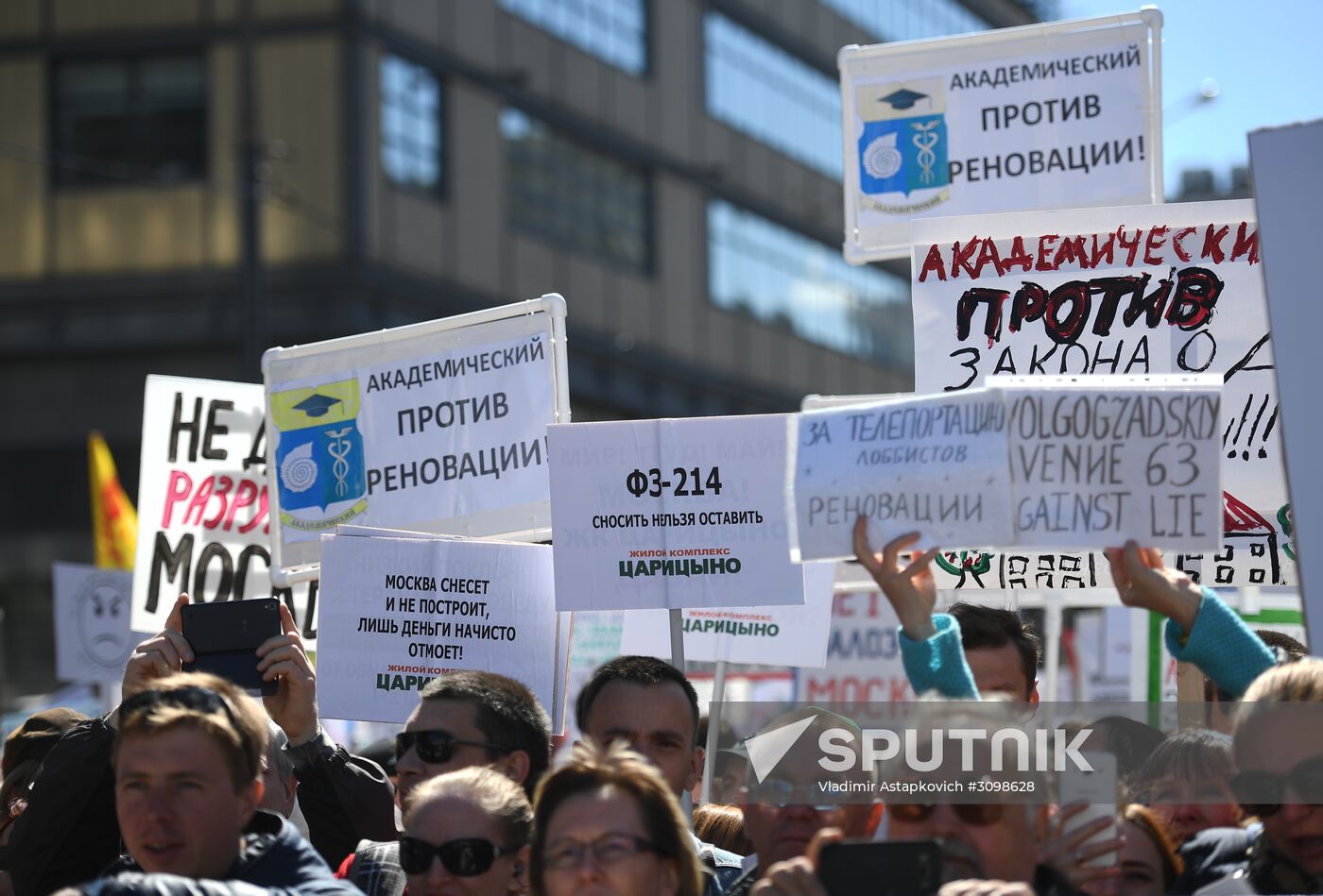 Rally against demolition of Khrushchev-era five-story buildings in Moscow
