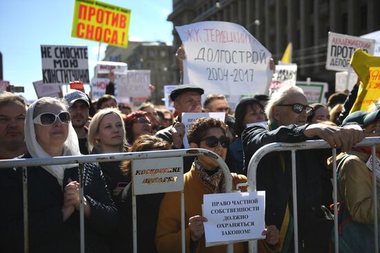 Rally against demolition of Khrushchev-era five-story buildings in Moscow