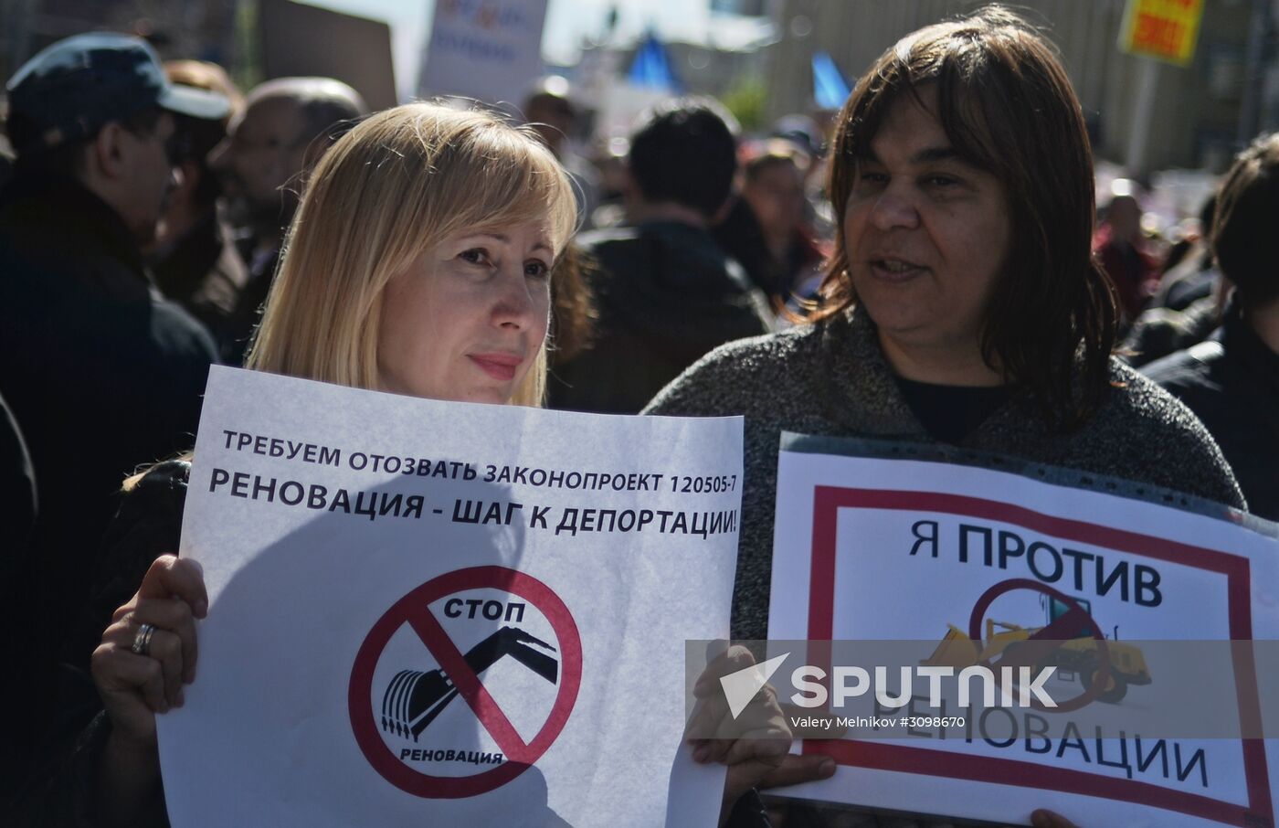 Rally against demolition of Khrushchev-era five-story buildings in Moscow
