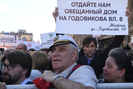 Rally against demolition of Khrushchev-era five-story buildings in Moscow