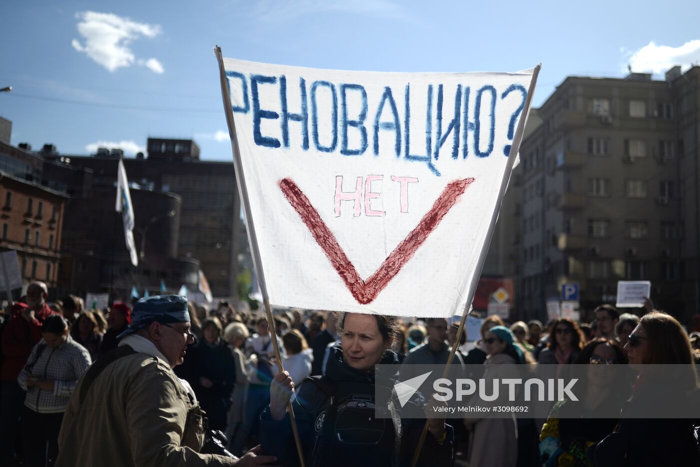 Rally against demolition of Khrushchev-era five-story buildings in Moscow