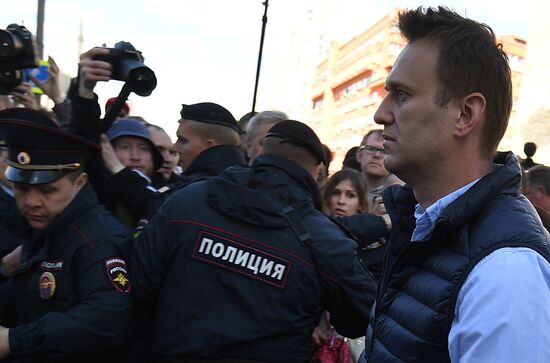 Rally against demolition of Khrushchev-era five-story buildings in Moscow
