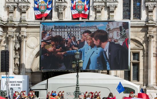 Emmanuel Macron sworn in as French President