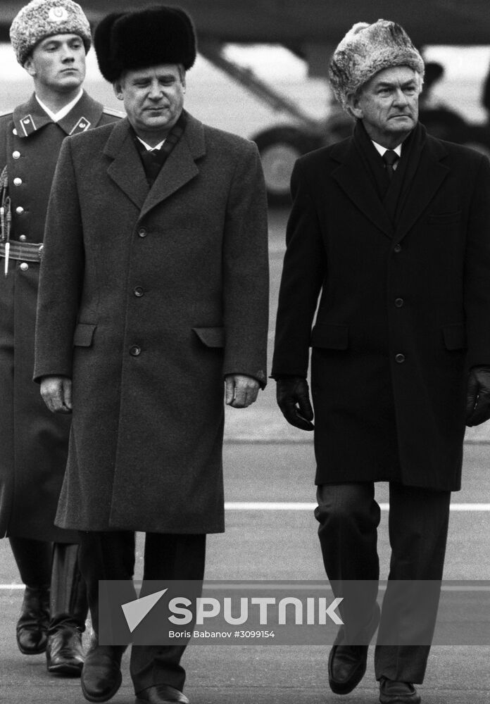 Australian PM visits USSR