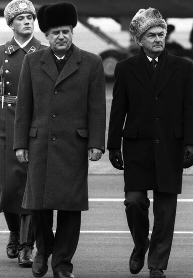 Australian PM visits USSR
