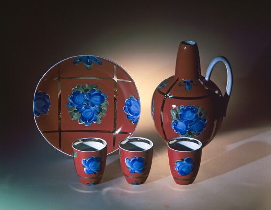 Dulyovo porcelain