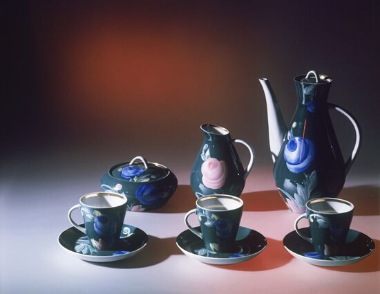 Dulyovo porcelain