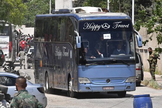 Militants and their families leave Damascus