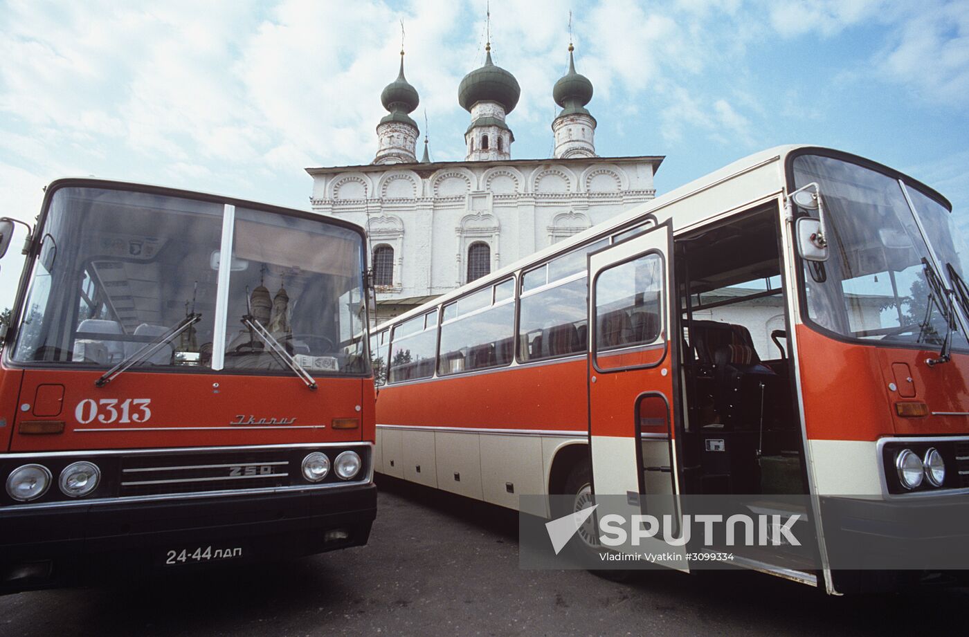 Ikarus bus