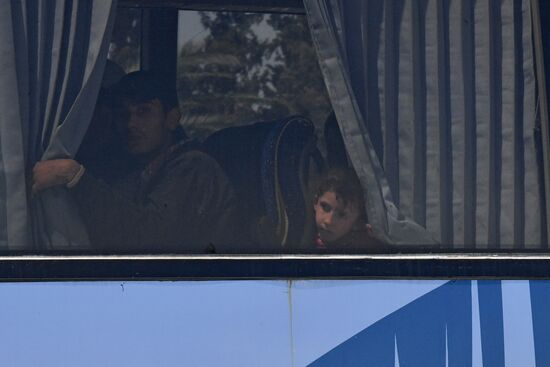 Militants and their families leave Damascus