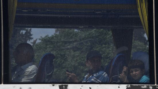 Militants and their families leave Damascus