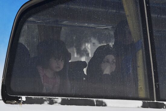 Militants and their families leave Damascus