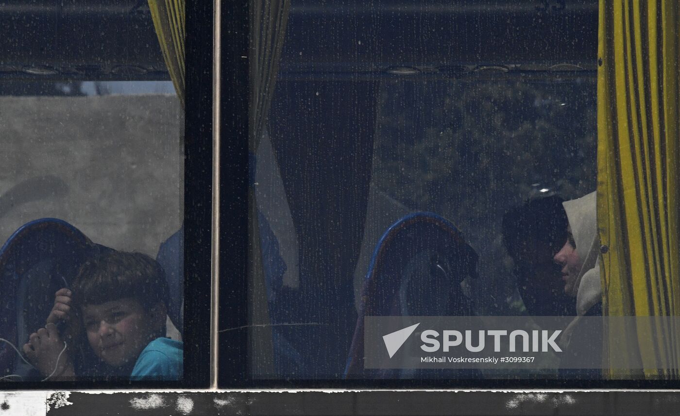 Militants and their families leave Damascus