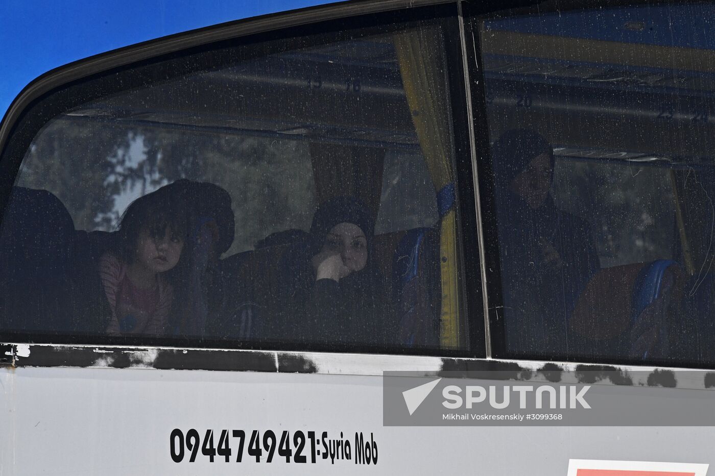 Militants and their families leave Damascus