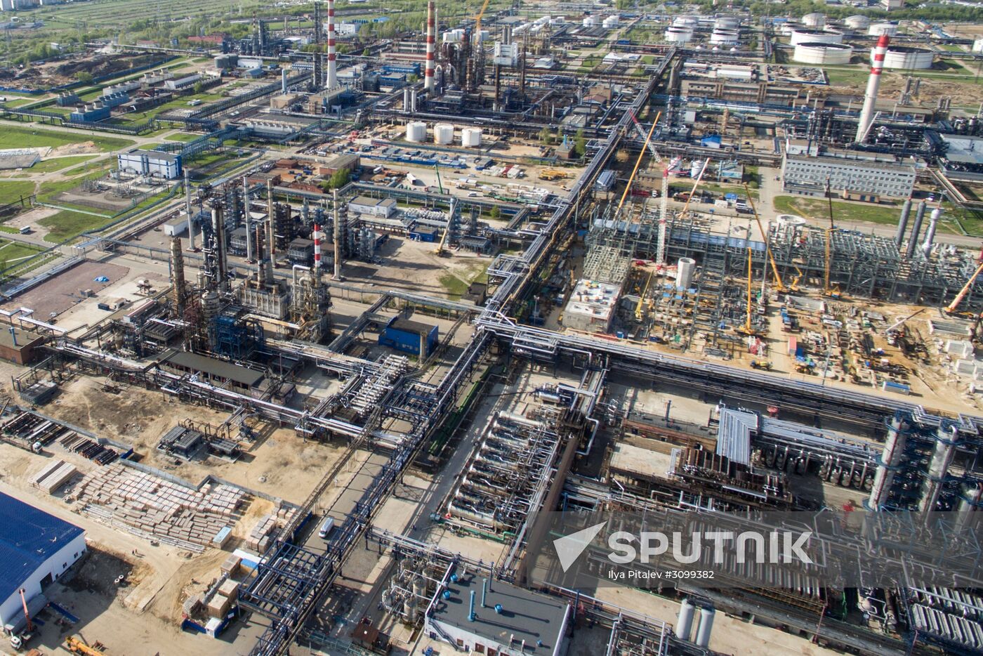 Moscow oil refinery suspends oil input due to emergency