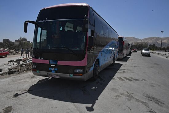 Militants and their families leave Damascus