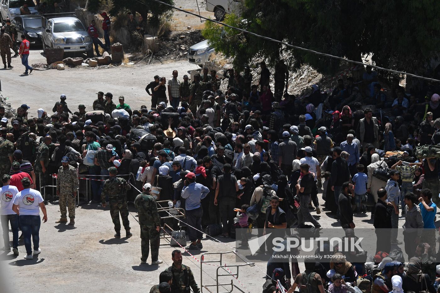 Militants and their families leave Damascus