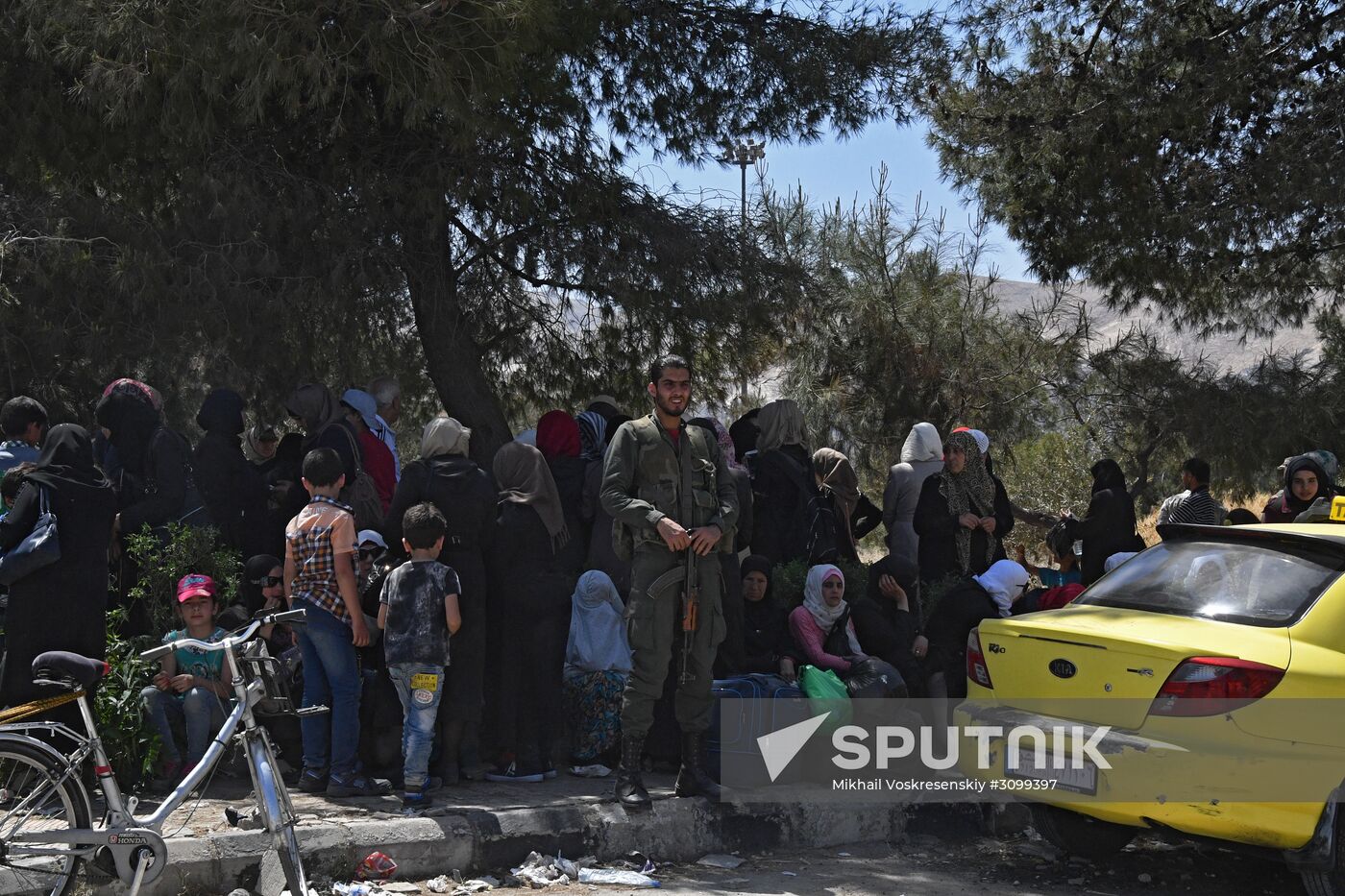 Militants and their families leave Damascus