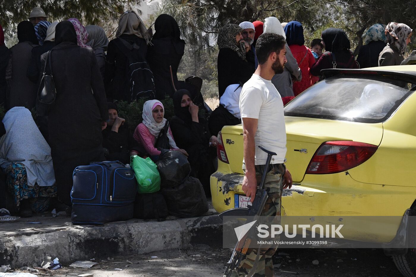 Militants and their families leave Damascus