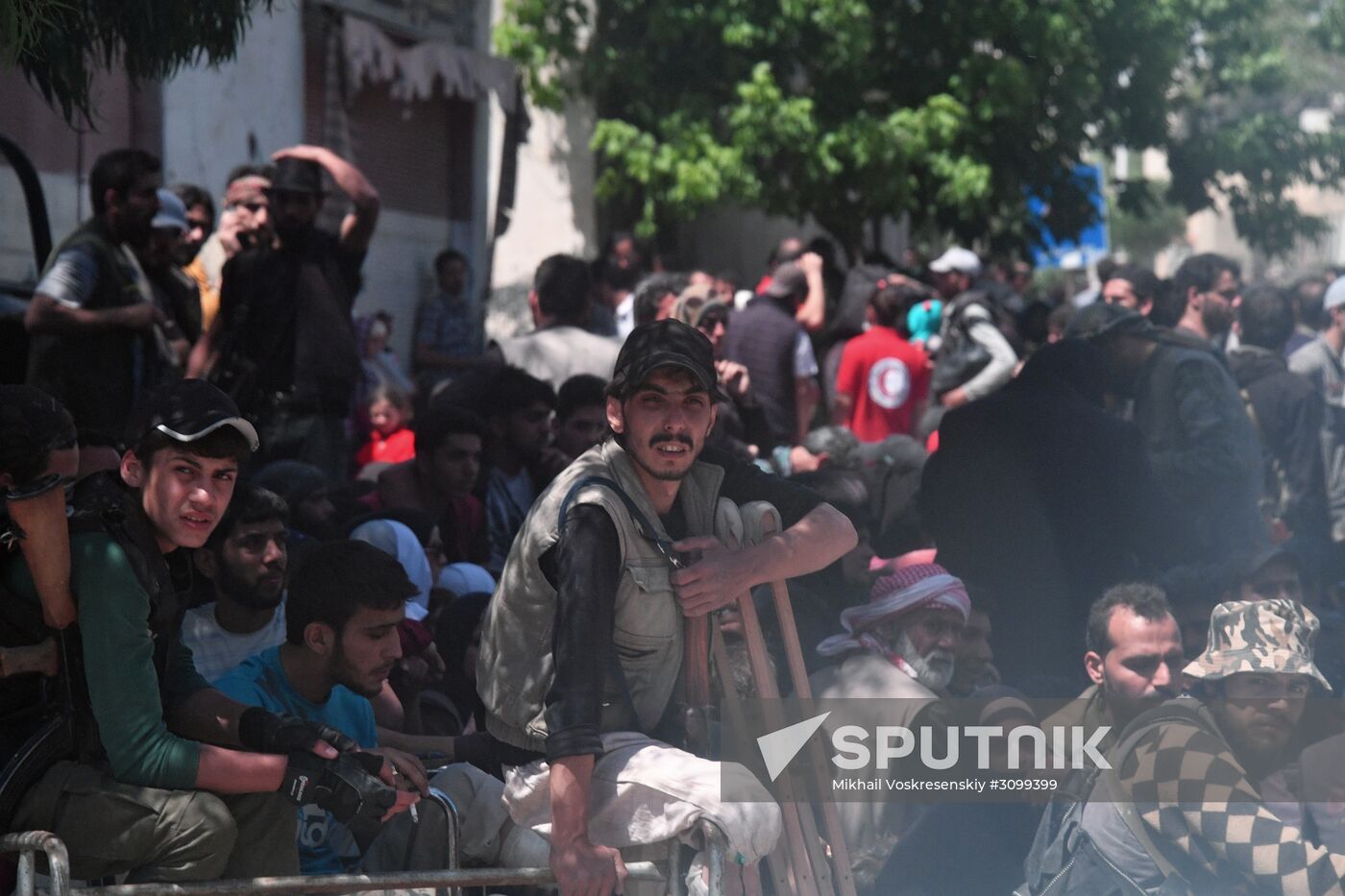 Militants and their families leave Damascus