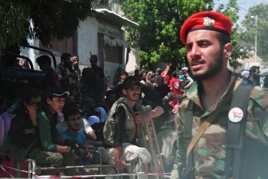 Militants and their families leave Damascus