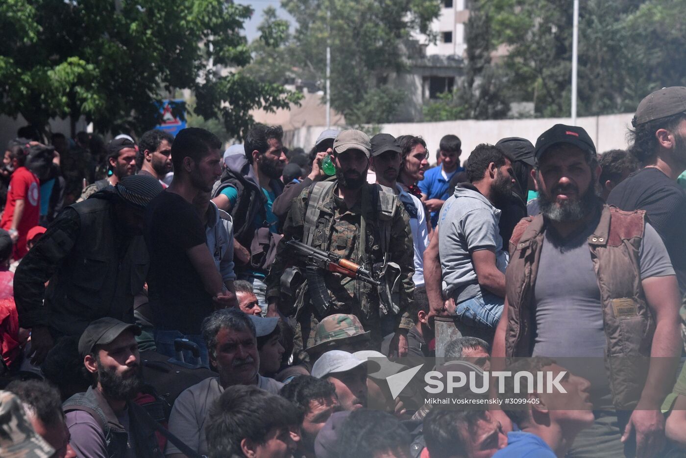 Militants and their families leave Damascus