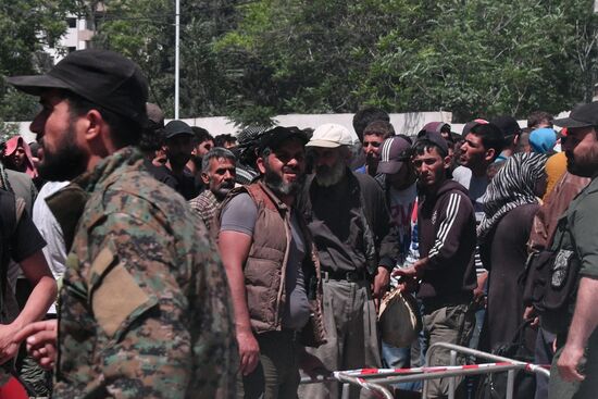 Militants and their families leave Damascus