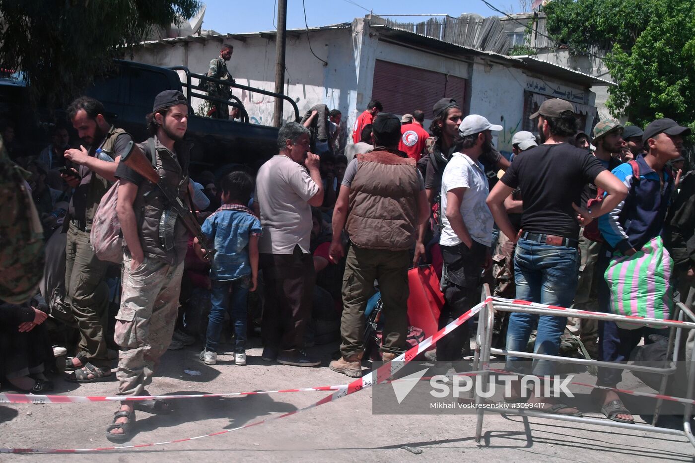 Militants and their families leave Damascus