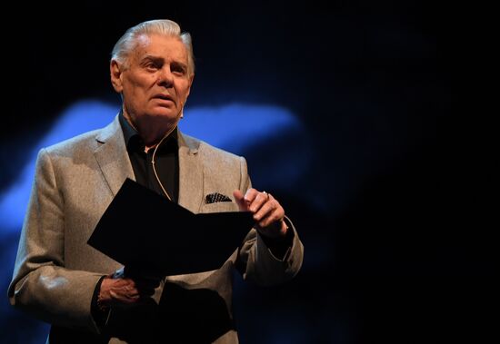 Paying tribute to Yevgeny Yevtushenko at Moscow's Mayakovsky Theater