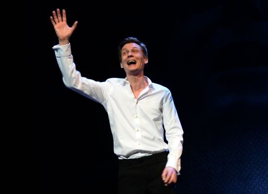 Paying tribute to Yevgeny Yevtushenko at Moscow's Mayakovsky Theater