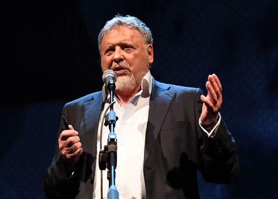 Paying tribute to Yevgeny Yevtushenko at Moscow's Mayakovsky Theater