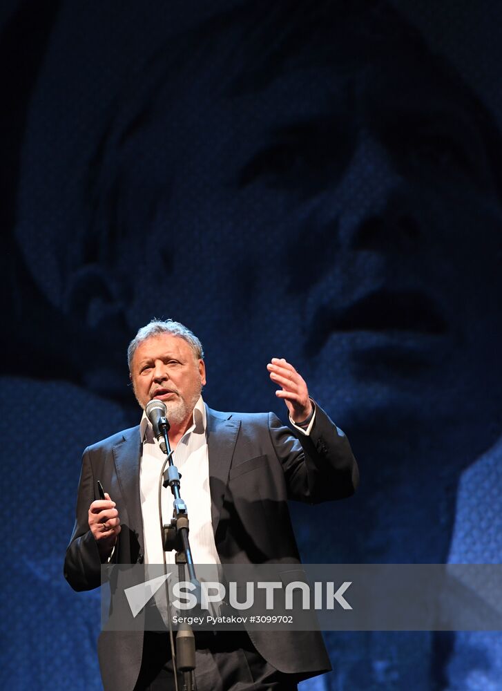 Paying tribute to Yevgeny Yevtushenko at Moscow's Mayakovsky Theater