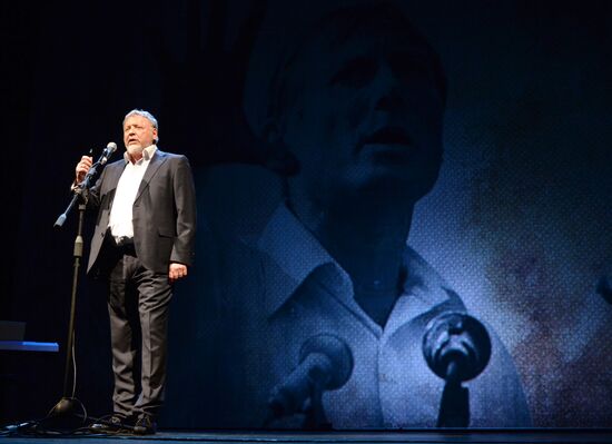 Paying tribute to Yevgeny Yevtushenko at Moscow's Mayakovsky Theater