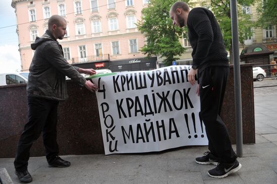 Lviv residents protest communal property thefts by local authorities