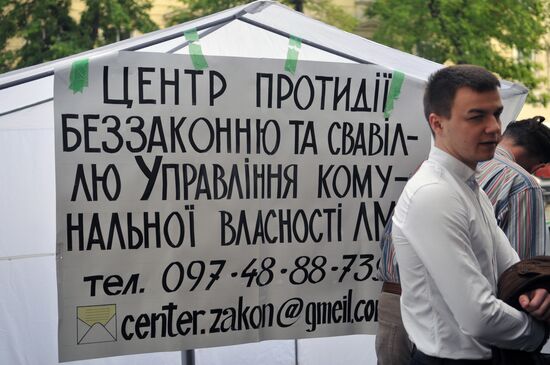 Lviv residents protest communal property thefts by local authorities