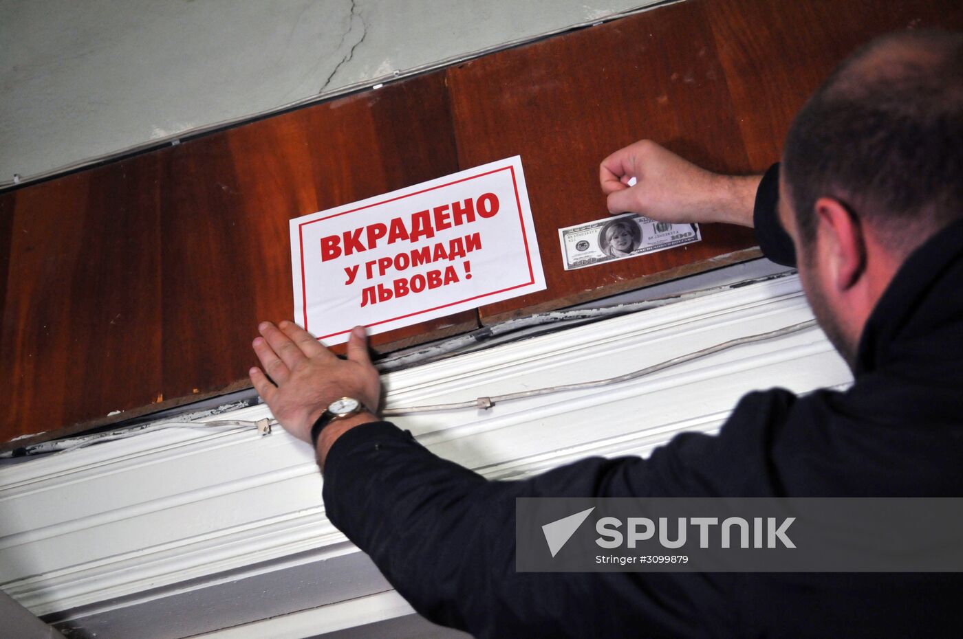 Lviv residents protest communal property thefts by local authorities