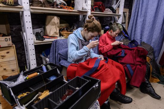 Workshops make props for the "Times and Epoch Collection" festival