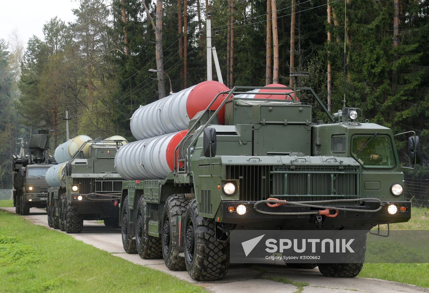 Surface to air-misile regiment drills in Moscow Region