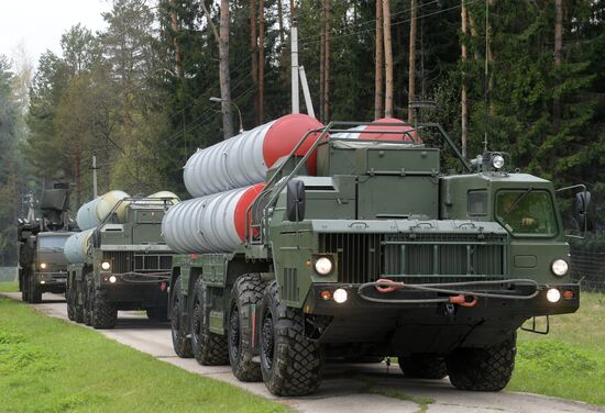 Surface to air-misile regiment drills in Moscow Region