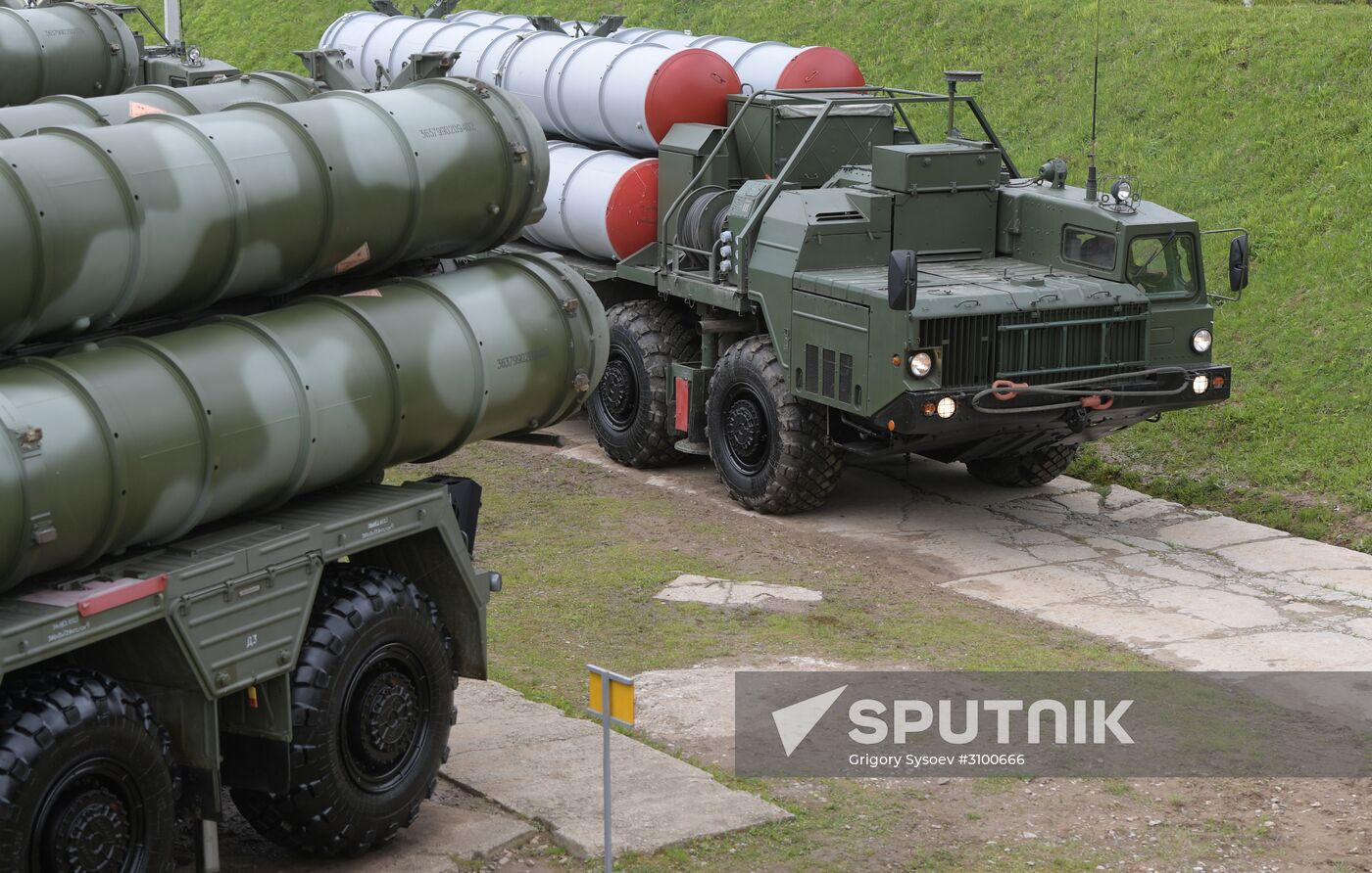 Surface to air-misile regiment drills in Moscow Region