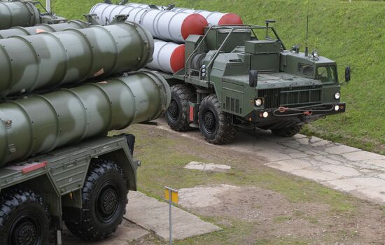 Surface to air-misile regiment drills in Moscow Region