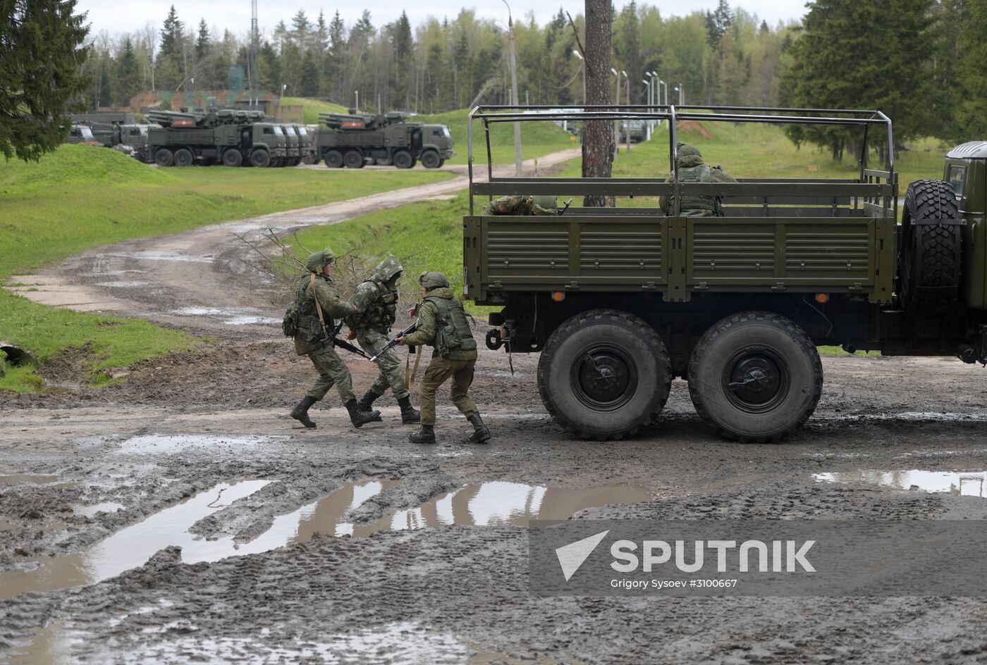 Surface to air-misile regiment drills in Moscow Region