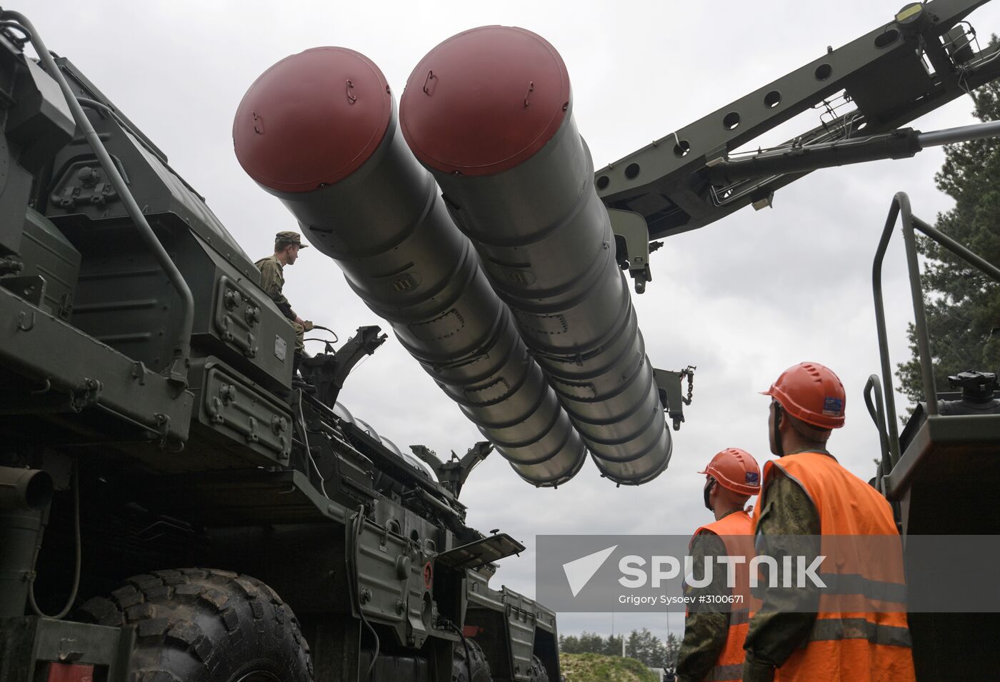 Surface to air-misile regiment drills in Moscow Region