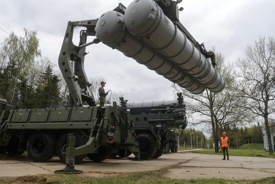 Surface to air-misile regiment drills in Moscow Region