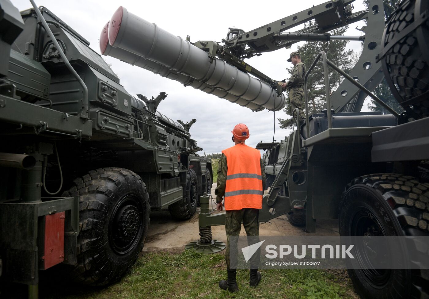Surface to air-misile regiment drills in Moscow Region