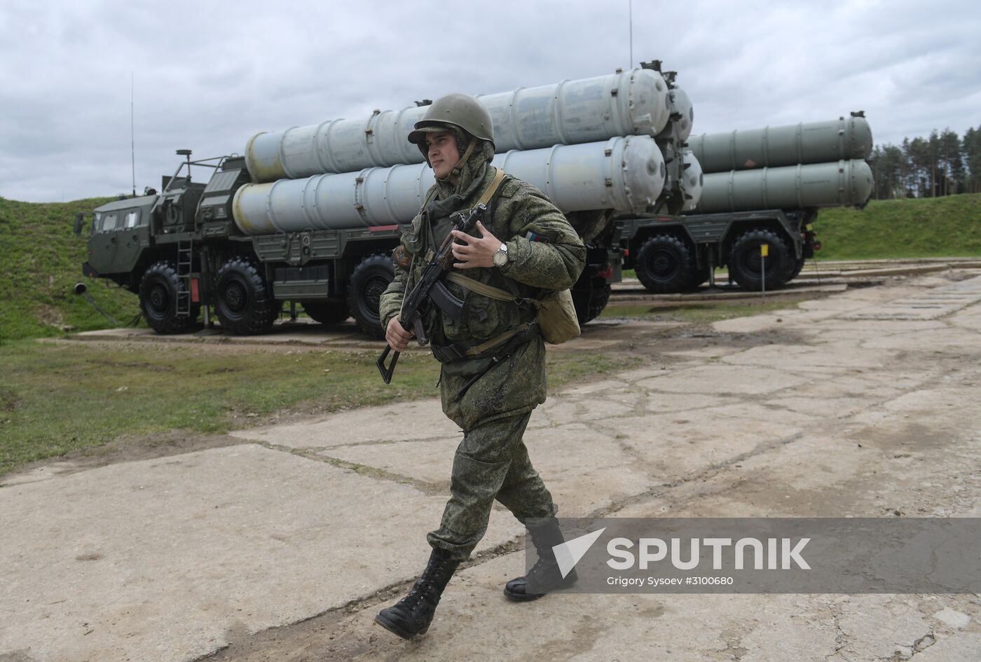 Surface to air-misile regiment drills in Moscow Region