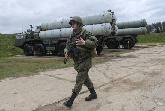 Surface to air-misile regiment drills in Moscow Region