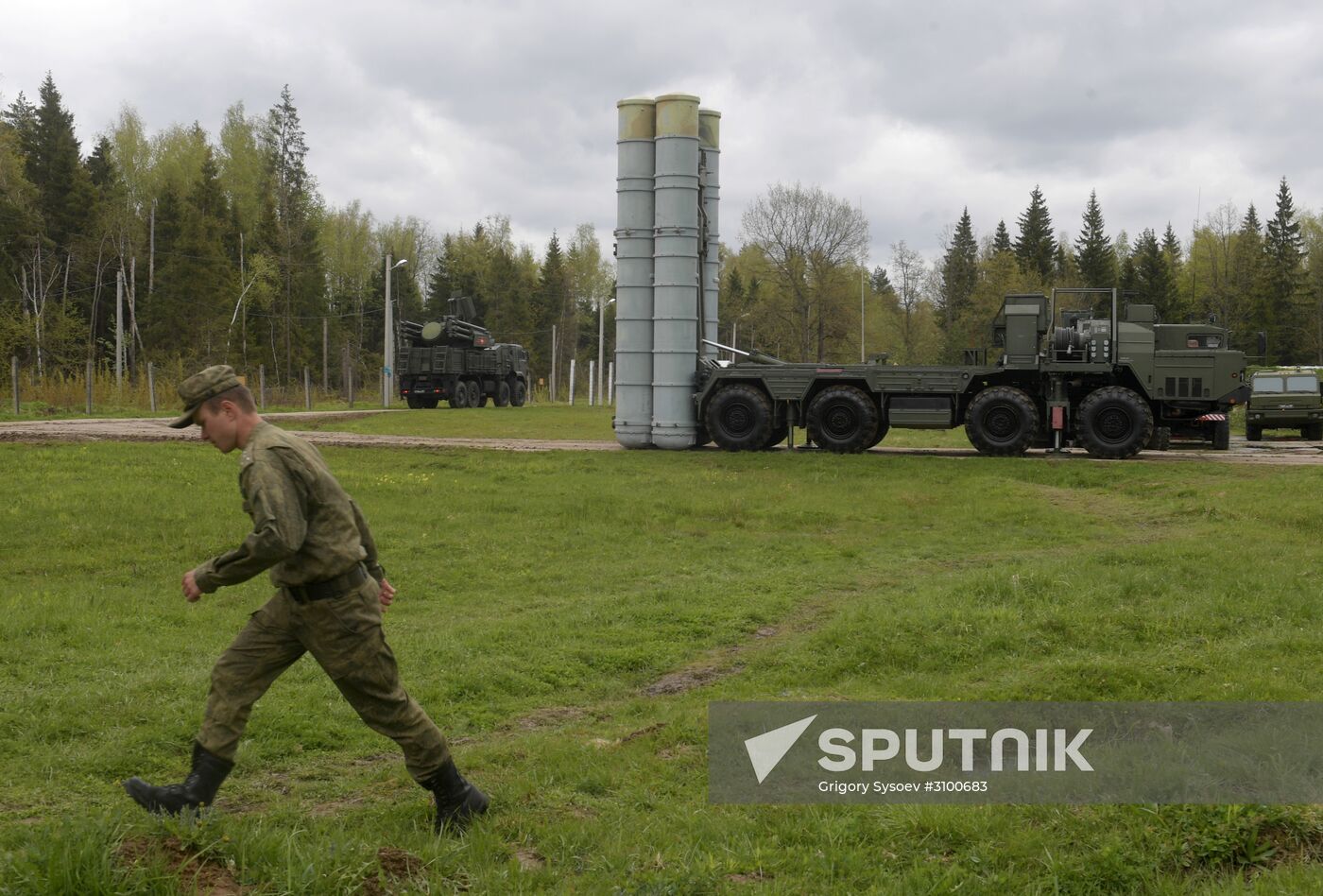 Surface to air-misile regiment drills in Moscow Region