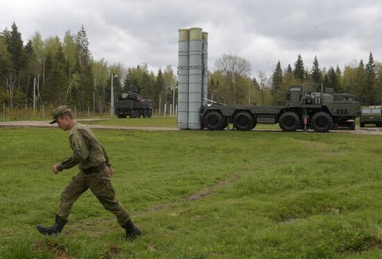Surface to air-misile regiment drills in Moscow Region