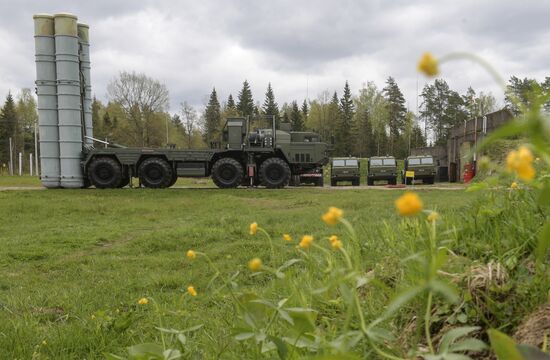 Surface to air-misile regiment drills in Moscow Region